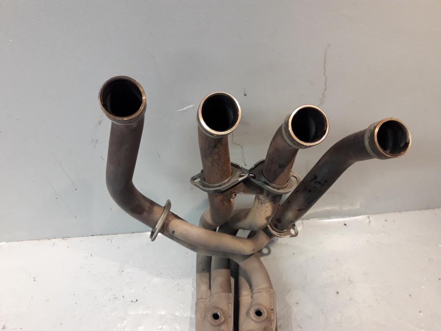 Baksidan på Grenrör från en Kawasaki GTR 1400 -2012 motorcykel.