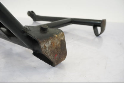 Snett nerifrån på Centralstöd från en BMW R 1250 GS -2019 motorcykel.