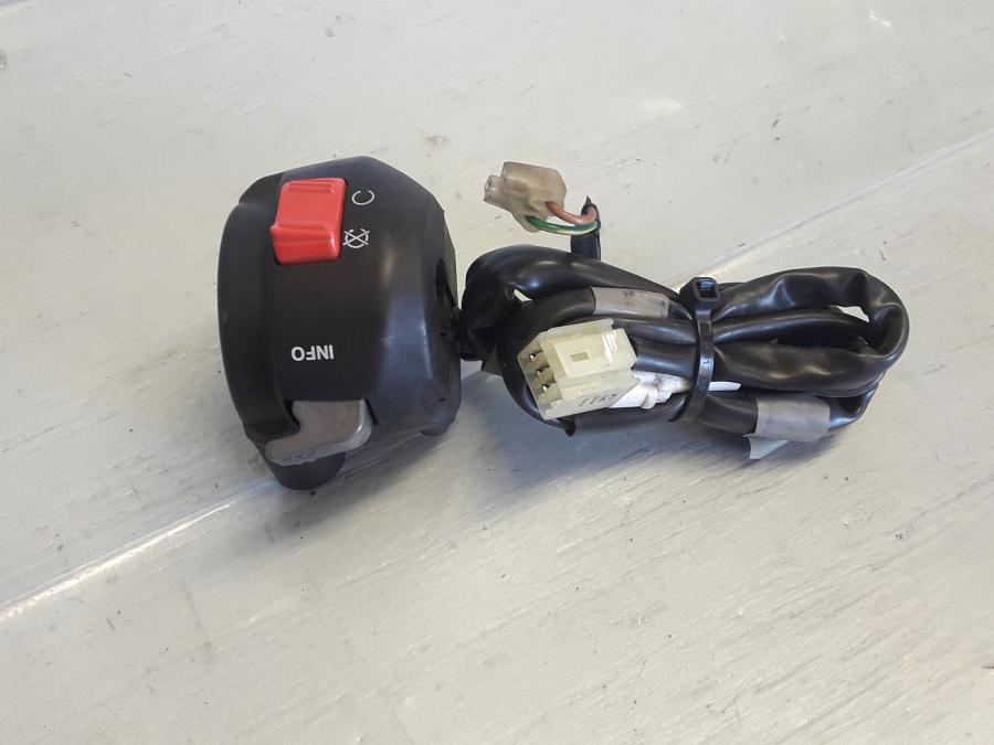 Baksidan på Styrelreglage från en Yamaha MT 125 -2017 motorcykel.