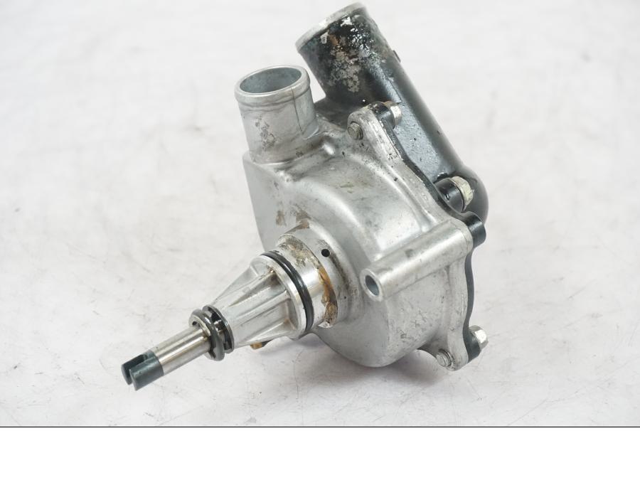 Framsidan på Vattenpump från en Kawasaki ZZ-R 1400 -2009 motorcykel.