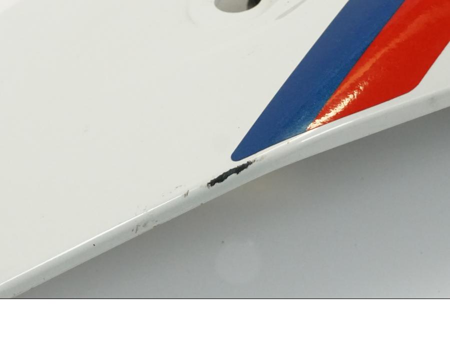 Vänster sida på Strålkastarkåpa från en BMW S 1000 R -2019 motorcykel.