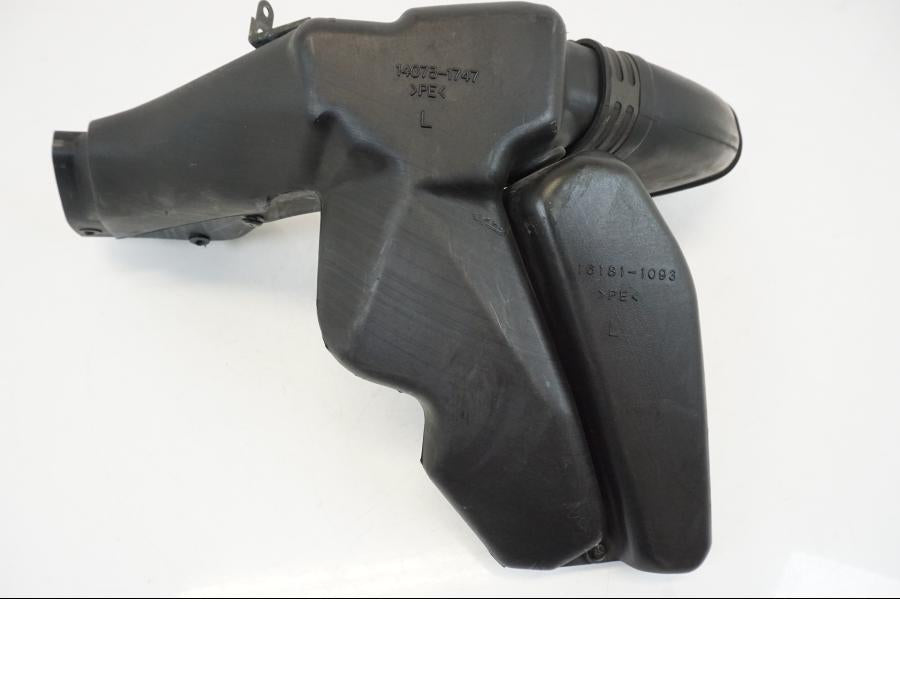 Framsidan på Luftintag från en Kawasaki ZX-12R -2000 motorcykel.