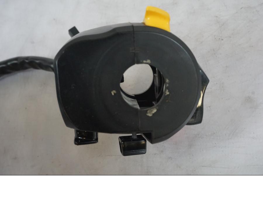 Vänster sida på Styrelreglage från en Suzuki GSX-R 1000 -2005 motorcykel.