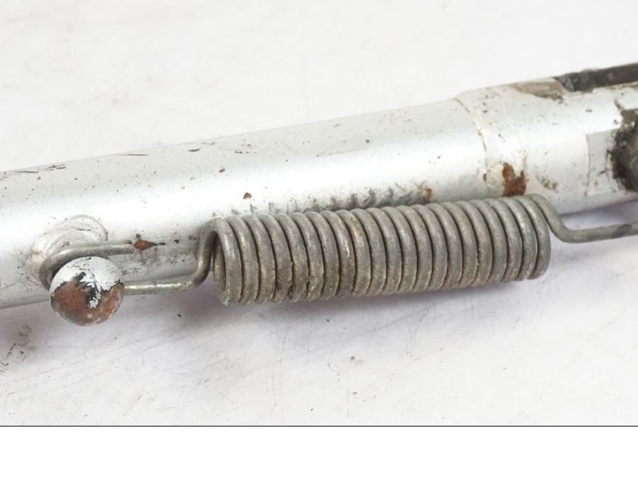 Vänster sida på Sidostöd från en Kawasaki KL 650A -1987 motorcykel.