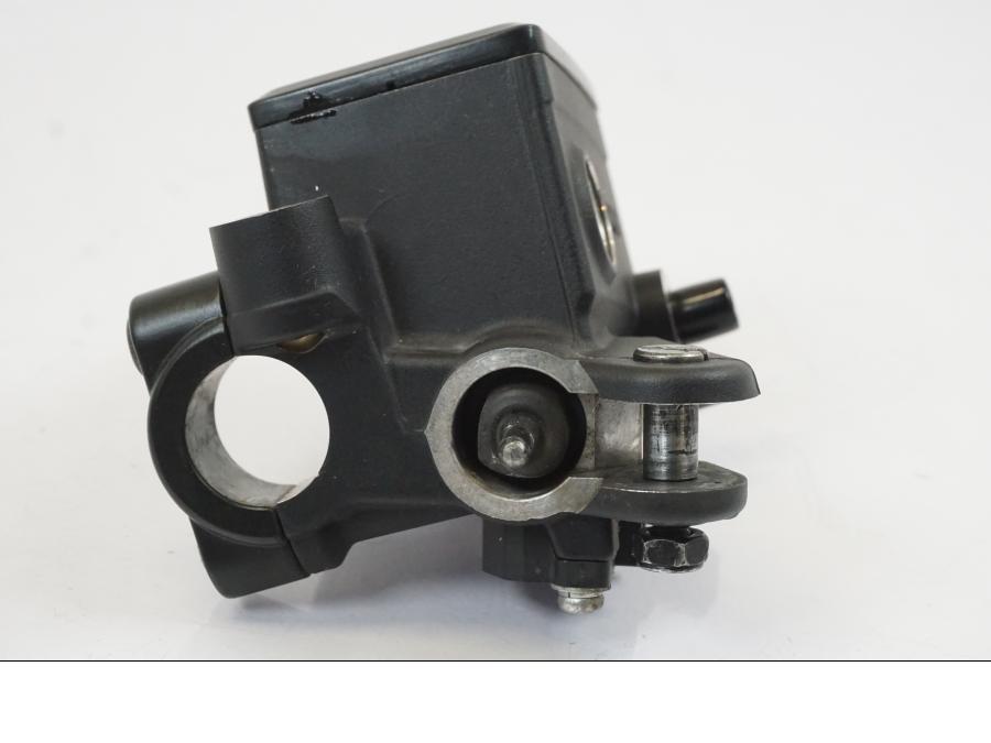 Baksidan på Bromshuvudcylinder från en Yamaha MT-07 -2016 motorcykel.