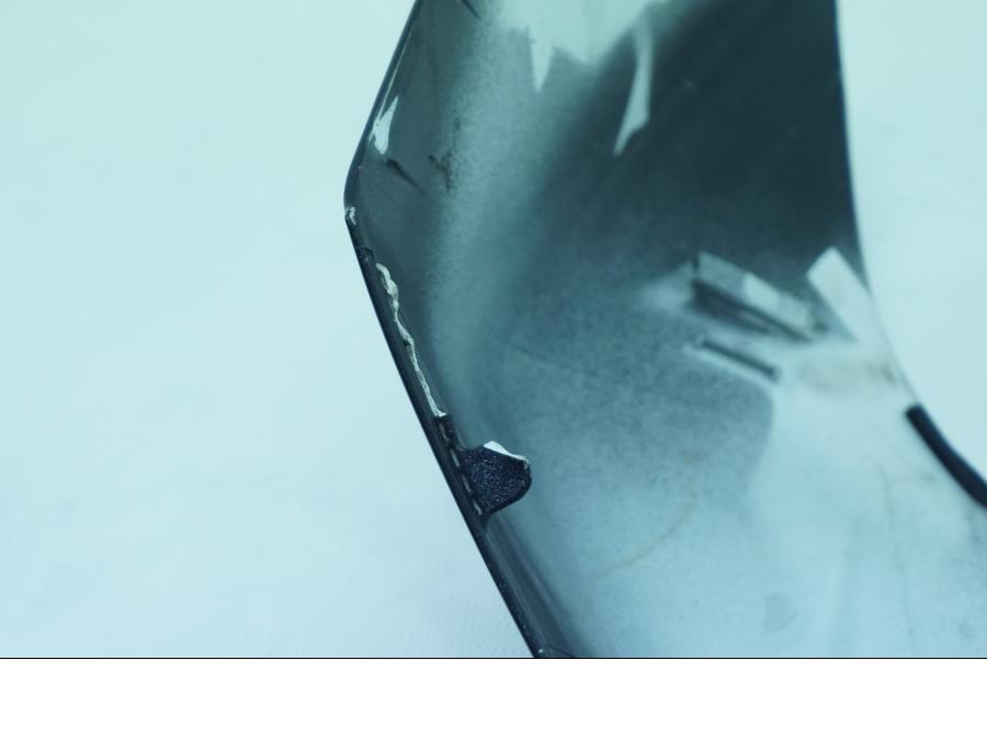 Snett nerifrån på Bensintankskåpa från en Suzuki GSX-R 1000 -2008 motorcykel.