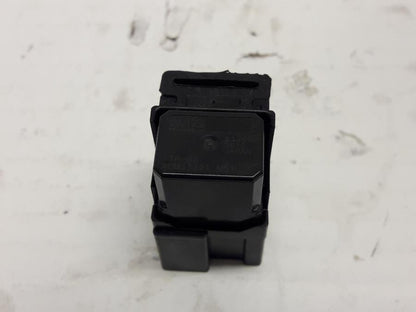 Framsidan på Relä från en Yamaha XJR 1300 -2015 motorcykel.