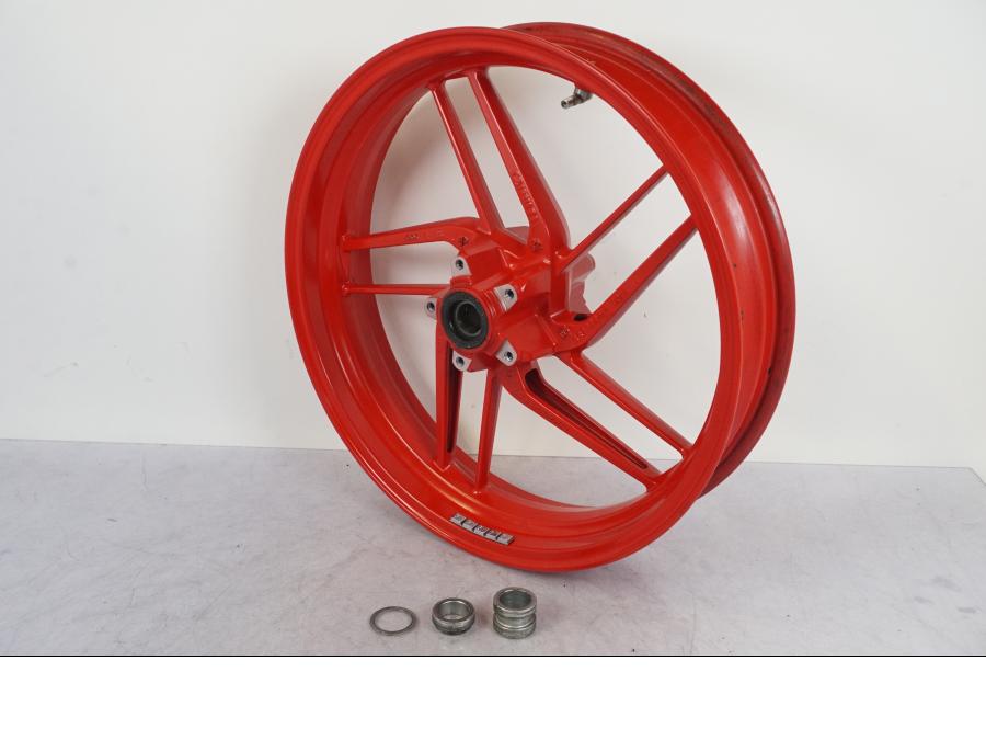 Framsidan på Fälg från en Ducati 899 Panigale -2015 motorcykel.