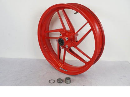 Framsidan på Fälg från en Ducati 899 Panigale -2015 motorcykel.