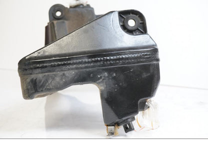 Vänster sida på Oljetank från en KTM 990 Adventure -2007 motorcykel.