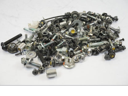 Snett uppifrån på Skruv / Mutter etc från en Honda NT 700 -2008 motorcykel.