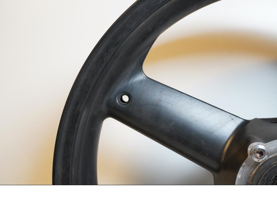 Extrabild4 på Fälg från en Triumph Daytona 650 -2005 motorcykel.