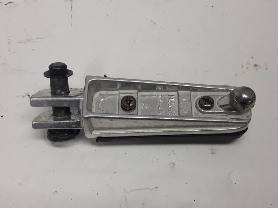 Baksidan på Fotpinne från en Triumph Tiger -1999 motorcykel.