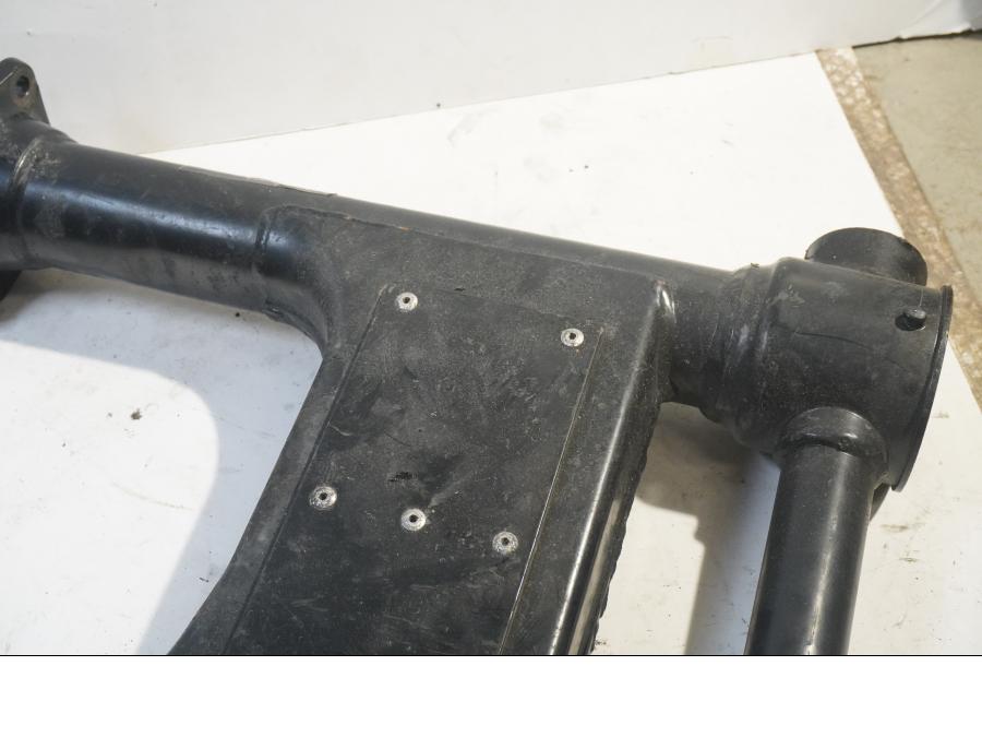 Höger sida på Sving från en Triumph Rocket III -2011 motorcykel.