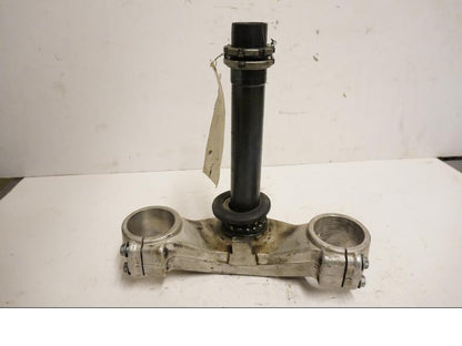 Framsidan på Gaffelkrona från en Aprilia ETV 1000 -2002 motorcykel.