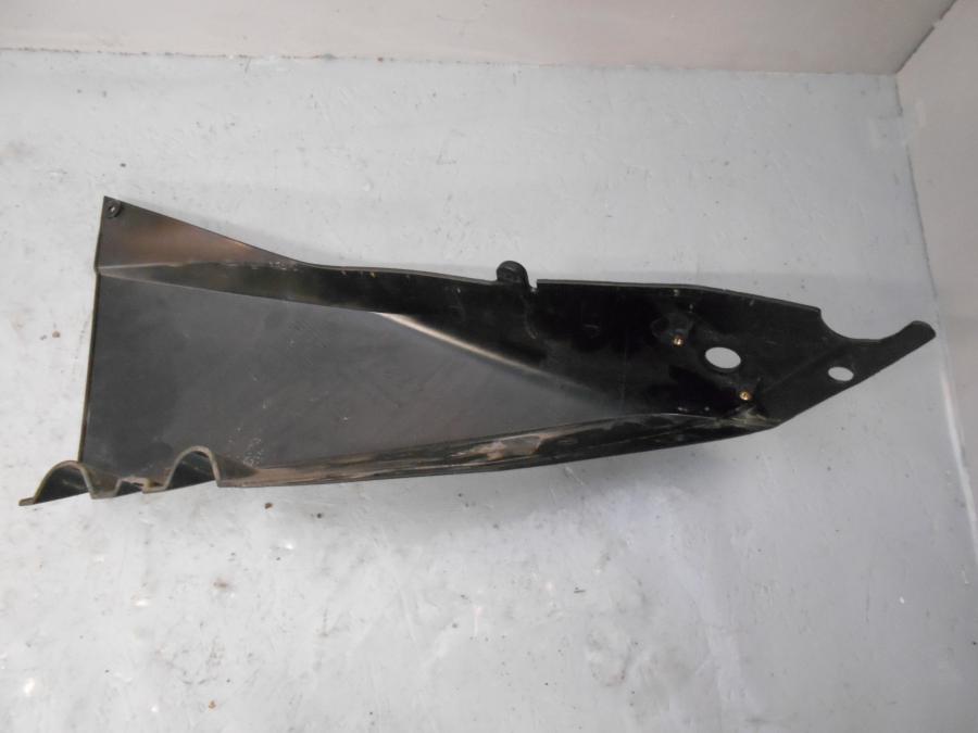 Vänster sida på Bakvinge från en KTM 690 SM -2007 motorcykel.