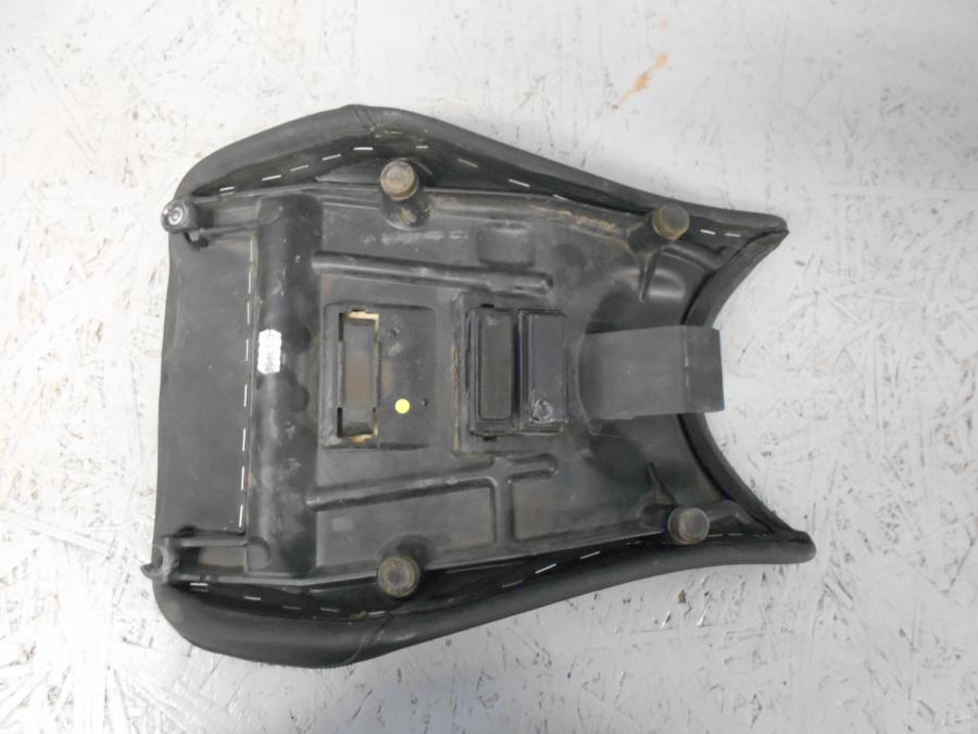 Snett uppifrån på Sadel från en BMW S 1000 RR -2017 motorcykel.