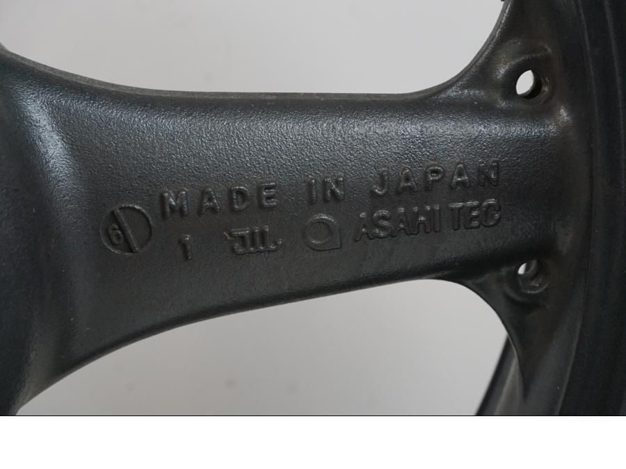 Snett uppifrån på Fälg från en Kawasaki ZX-9R -2001 motorcykel.