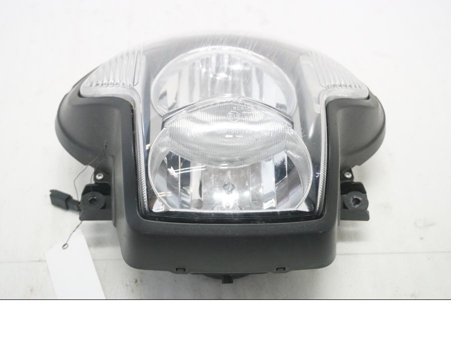 Framsidan på Strålkastare från en Kawasaki Versys 650 -2008 motorcykel.