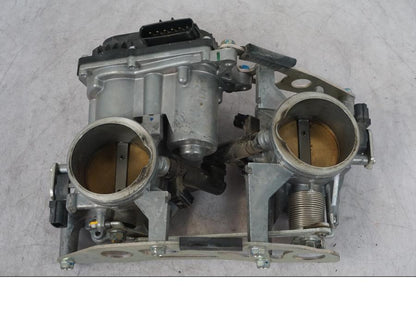 Snett uppifrån på Spjällhus från en KTM 1290 Super Adventure R -2018 motorcykel.