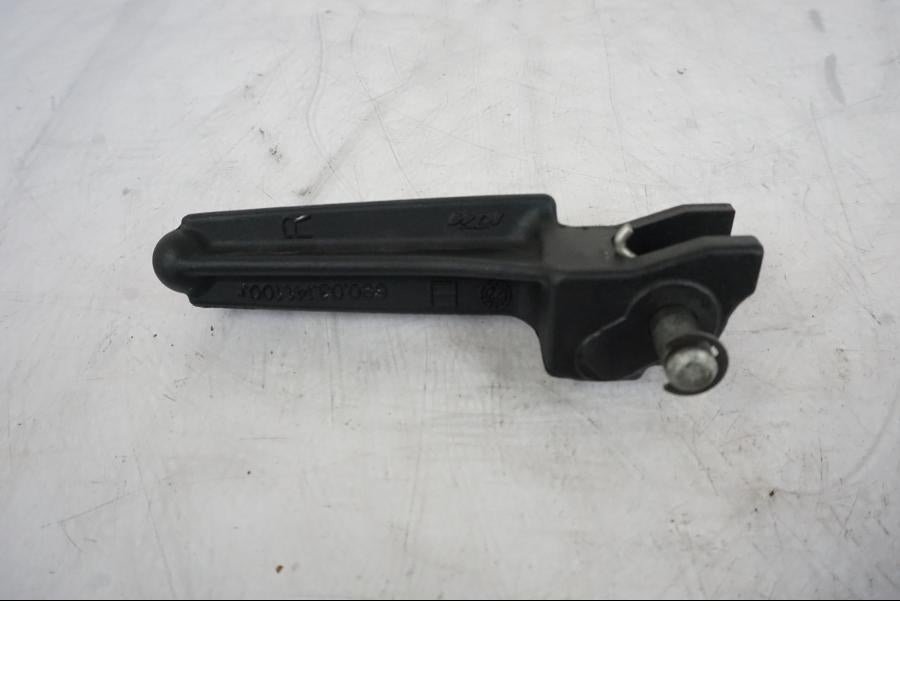 Höger sida på Fotpinne från en KTM 1290 Super Duke -2019 motorcykel.