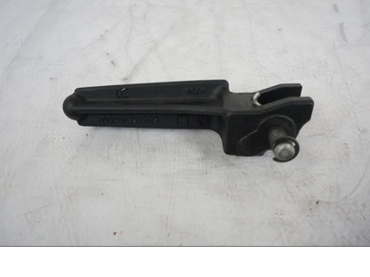 Höger sida på Fotpinne från en KTM 1290 Super Duke -2019 motorcykel.