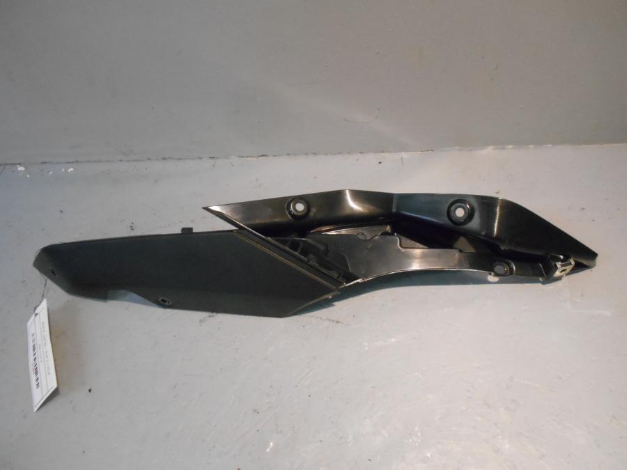 Framsidan på Bakvinge från en BMW R 1200 RS -2016 motorcykel.