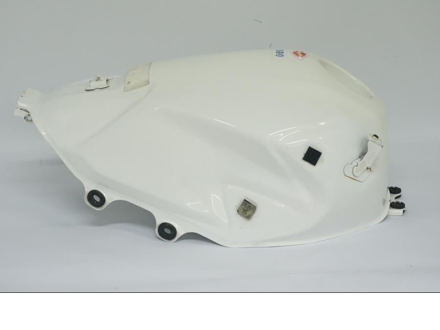 Snett uppifrån på Bensintank från en Kawasaki Z 900 -2019 motorcykel.