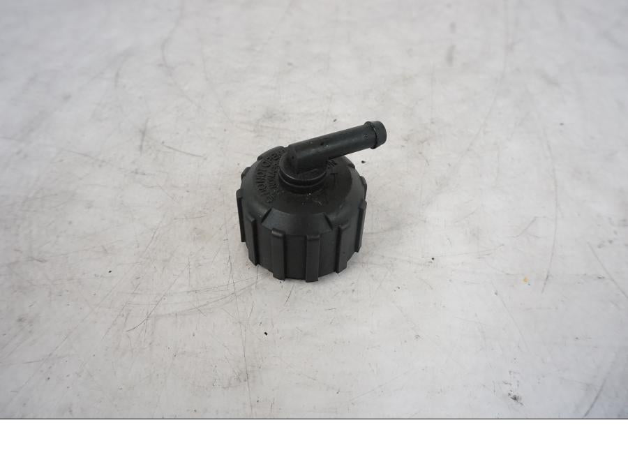 Framsidan på Vattenkyllock från en KTM 1290 Super Duke R -2021 motorcykel.