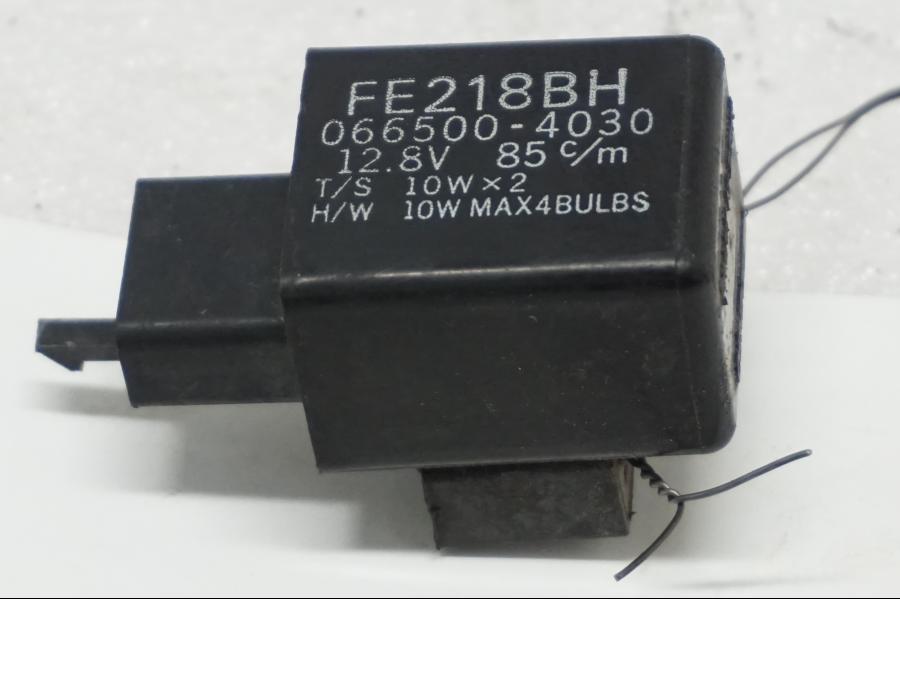 Framsidan på Blinkersrelä från en Yamaha TDM 900 -2002 motorcykel.