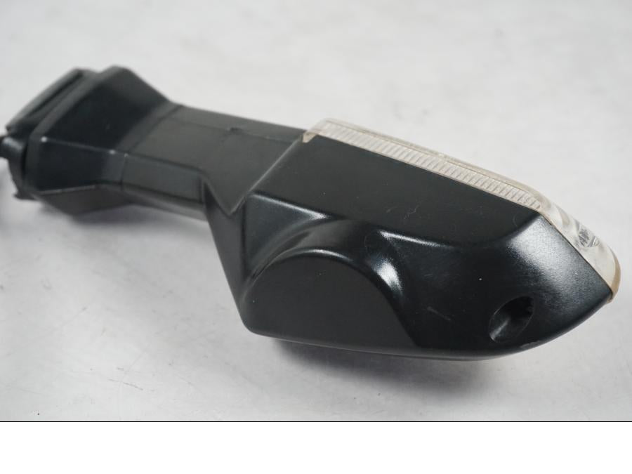 Vänster sida på Blinkers från en Kawasaki ER-6N ABS -2010 motorcykel.