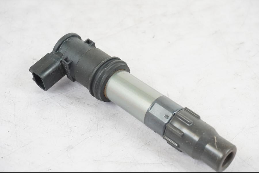 Framsidan på Tändspole från en Suzuki GSX-S 1000 -2017 motorcykel.