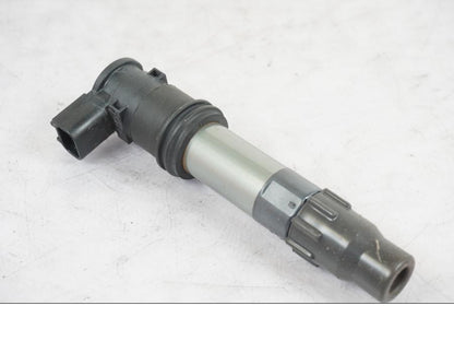 Framsidan på Tändspole från en Suzuki GSX-S 1000 -2017 motorcykel.