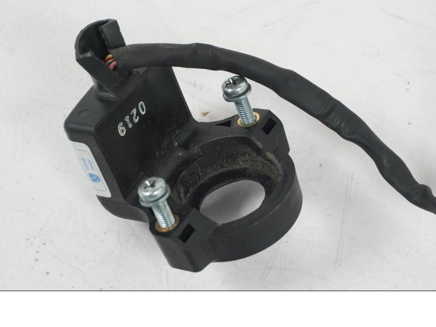 Extrabild1 på <p>Låssats från Honda XL 650 V 2000.</p>

<p>1st nyckel, tändningslås, sadellås, tanklock/lås.</p>

<p>HISS antenn. Slitage av lack på tändningslåset se bild.</p> motorcykel.