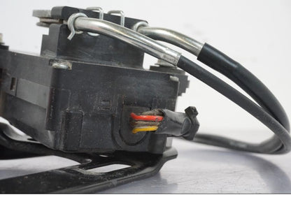 Höger sida på Avgasspjällmotor från en Suzuki GSX-S 1000 -2017 motorcykel.