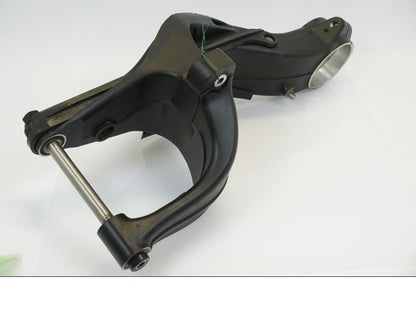 Höger sida på Sving från en KTM 1290 Super Duke -2020 motorcykel.