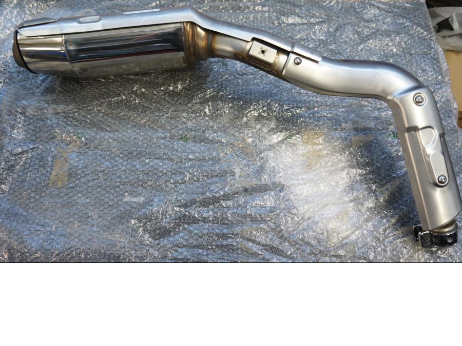 Framsidan på Ljuddämpare från en Honda CBR 600 RR -2004 motorcykel.