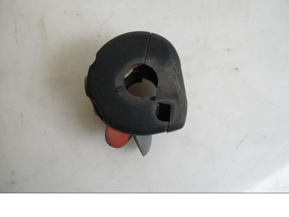 Snett uppifrån på Styrelreglage från en BMW K 1200 S -2007 motorcykel.