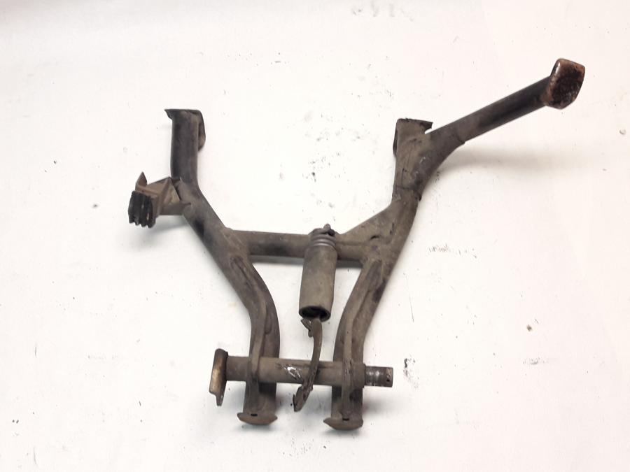 Baksidan på Centralstöd från en Honda CBR 600 -1997 motorcykel.