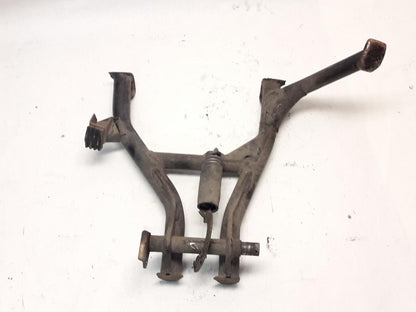 Baksidan på Centralstöd från en Honda CBR 600 -1997 motorcykel.