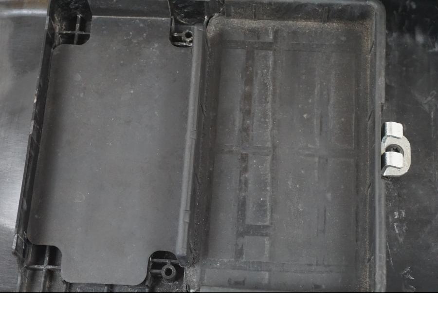 Snett uppifrån på Undertail från en KTM 690 Duke -2015 motorcykel.