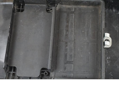 Snett uppifrån på Undertail från en KTM 690 Duke -2015 motorcykel.