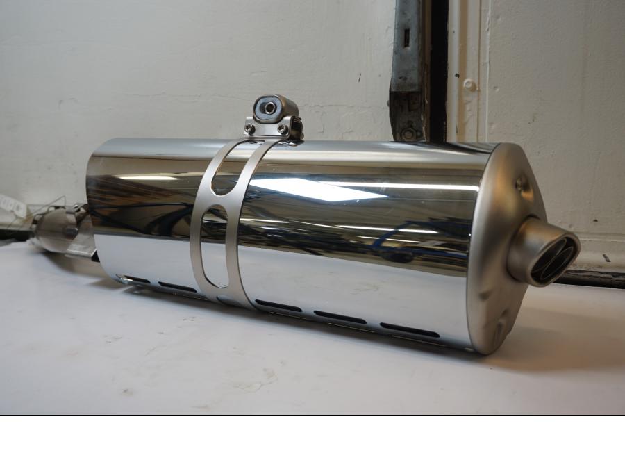 Framsidan på Ljuddämpare från en BMW R 1200 GS -2007 motorcykel.