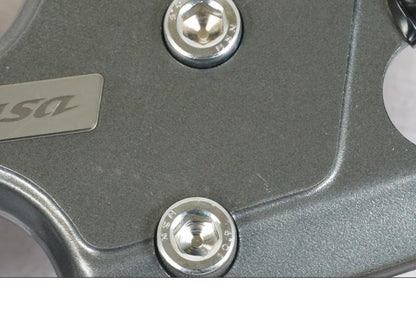 Vänster sida på Styrfäste från en Suzuki GSX 1300 RX -1999 motorcykel.