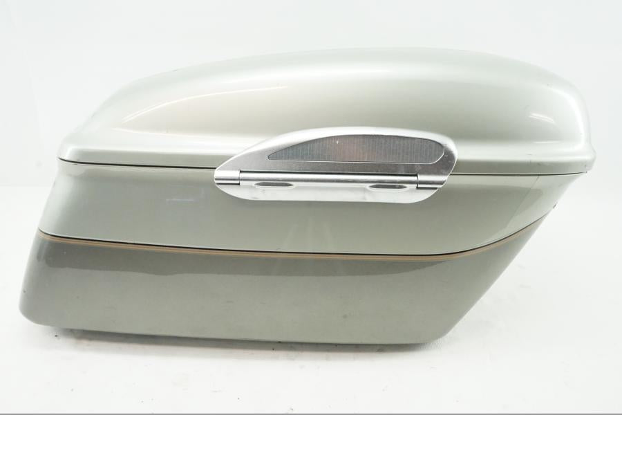 Framsidan på Sidoväska från en Yamaha XVZ 13TD -1999 motorcykel.