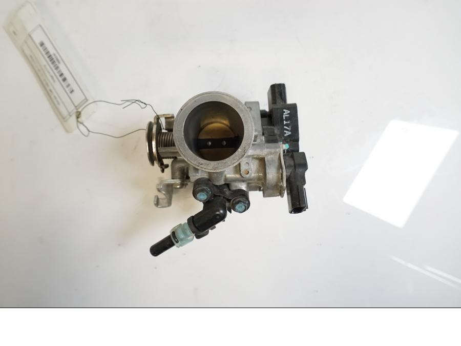 Baksidan på Spjällhus från en Honda CBR 125 R -2011 motorcykel.