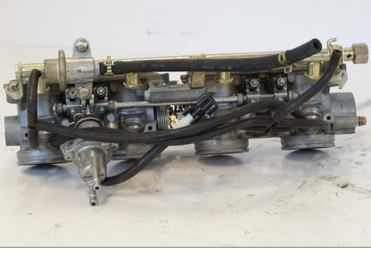 Snett nerifrån på Spjällhus från en Honda CBR 900 RR -2001 motorcykel.