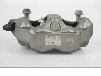 Höger sida på Bromsok från en KTM 1290 Super Duke R -2022 motorcykel.