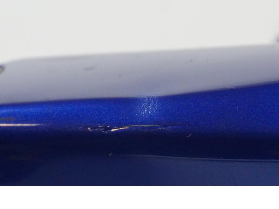 Snett nerifrån på Bakvinge från en Yamaha YZF 1000 R1 -2007 motorcykel.