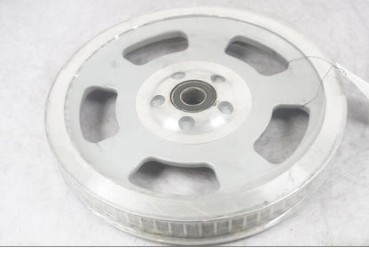 Framsidan på Remdrev från en H-D V-Rod 1130 -2005 motorcykel.